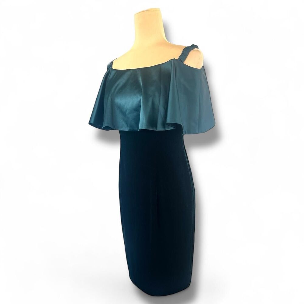 Adrianna Papell Emerald Velvet Cocktail Dress Size 4 vintage retro classic